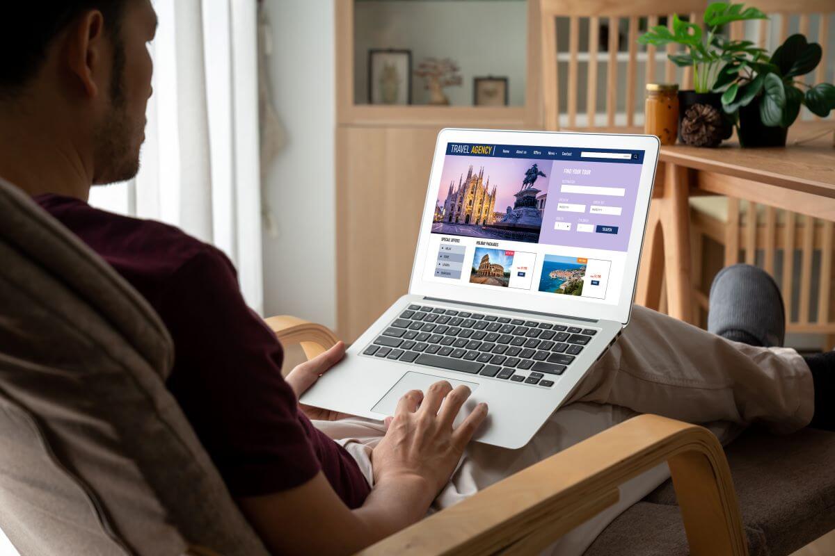 booking hotel room online