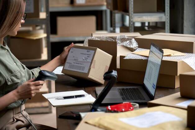 eccomerce warehousing and shipping