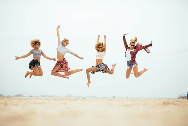 girls beach holiday