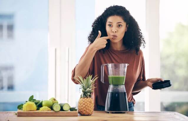 making a healthy smoothy