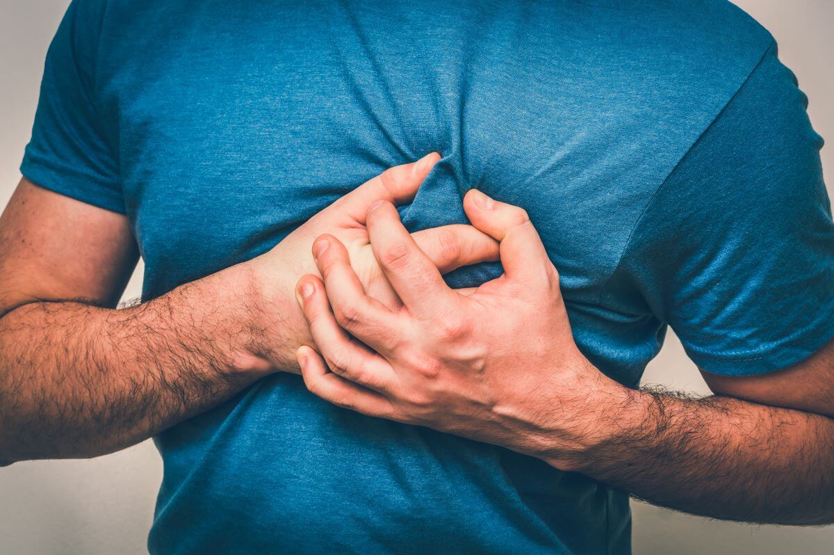 man has chest pains