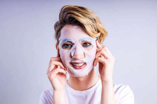 Moisturise the face