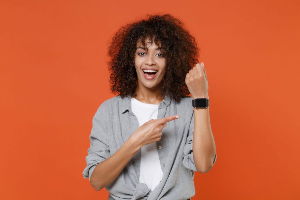 Using a smartwatch as a fashion accessory 2