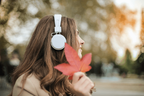 Noise-cancelling headphones are a great gift for the travelling man